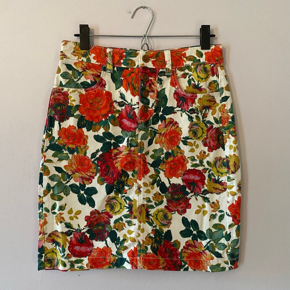 Maeve Anthropologie White Red Floral Rose Jean Mini Skirt Women's size 4 Petite